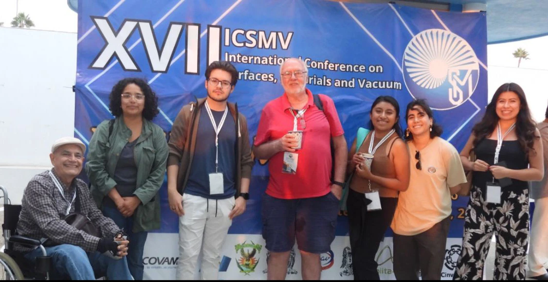 Stephen Muhl durante una conferencia de la Sociedad Mexicana de Ciencia y Tecnología de Superficies y Materiales