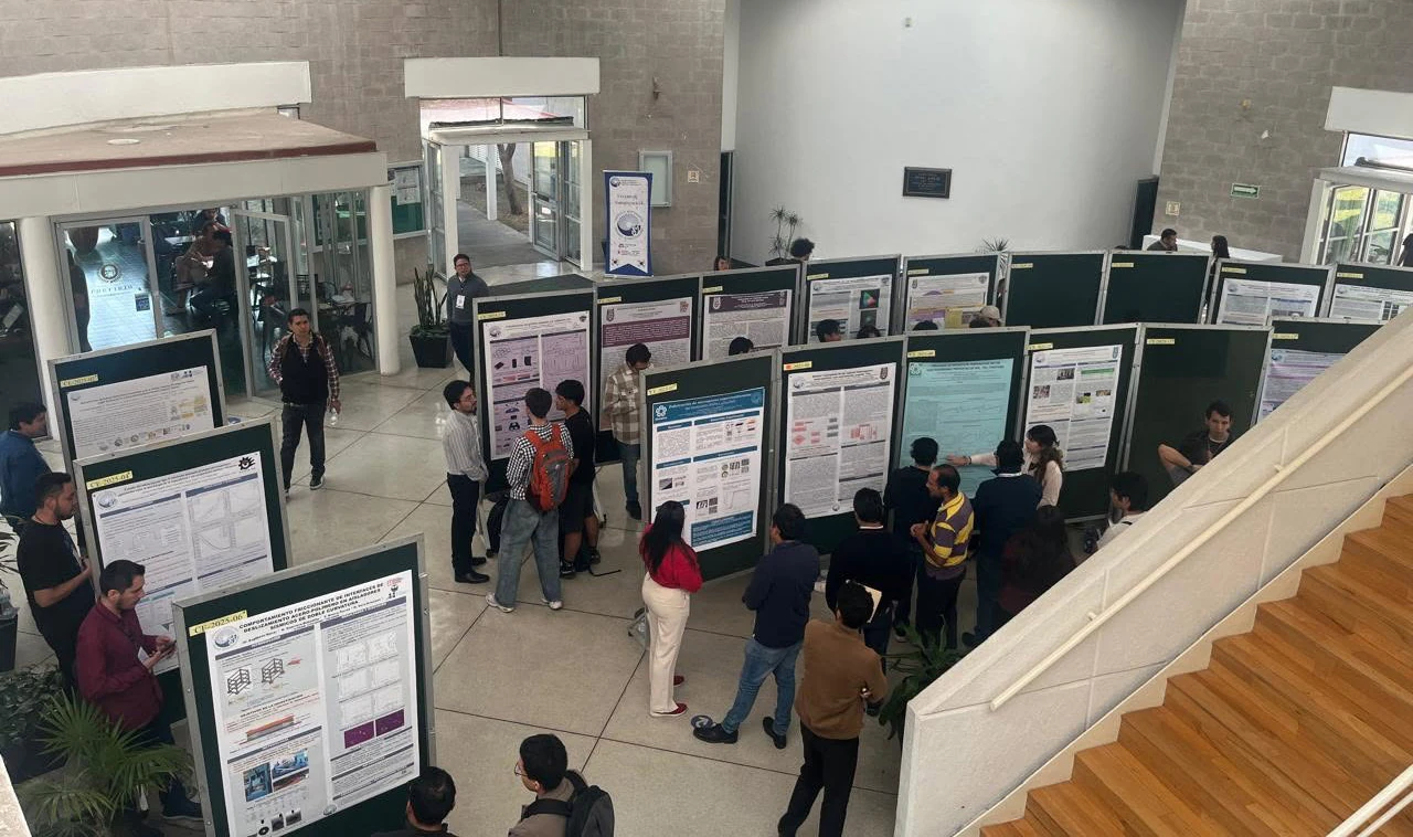 Sesión de carteles científicos durante un congreso de la Sociedad Mexicana de Ciencia y Tecnología de Superficies y Materiales
